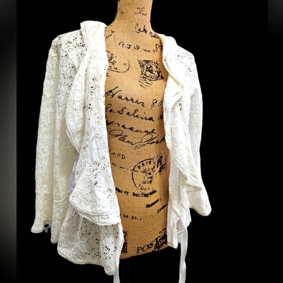 JM Collection eyelet lace top - Picture 2 of 10